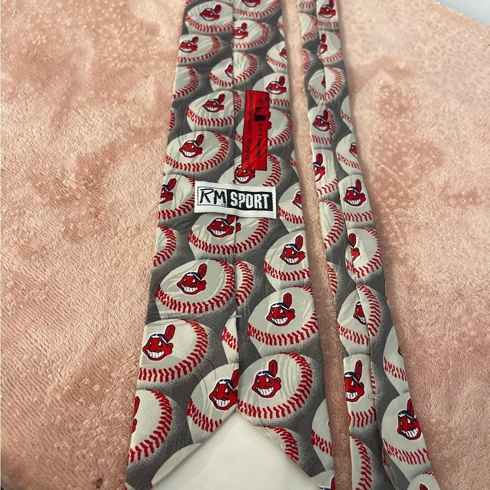 Sports-Themed Tie with Red and Gray Accents - Picture 5 of 8